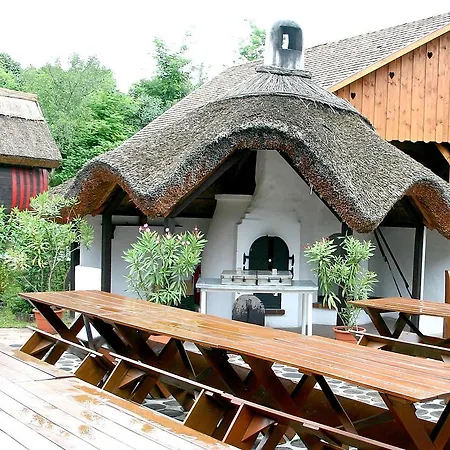 Gasztro Elmenybirtok - Balatonlelle-radpuszta Guest house *